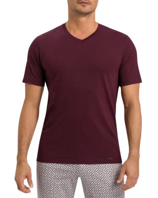 Hanro Cotton Solid V Neck Tee In Raisin Red