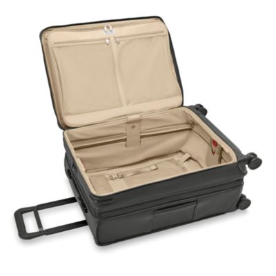Baseline Medium Expandable Spinner Suitcase