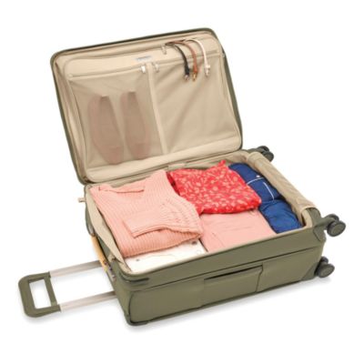 Baseline Medium Expandable Spinner Suitcase