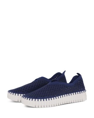 Women&#39;s Tulip 3373 Slip On Sneakers