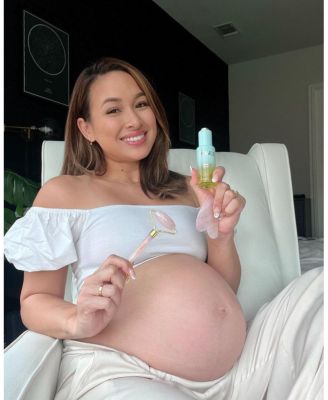 Rose Quartz De-Puffing Facial Roller