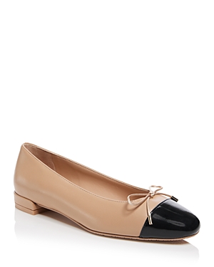Stuart Weitzman Sleek Bicolor Bow Ballerina Flats In Adobe/black