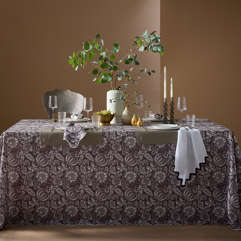 Matouk Granada Round Tablecloth, 90 In Thistle