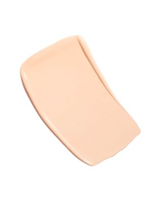 N&deg;1 DE CHANEL REVITALIZING FOUNDATION Illuminates - Moisturizes - Protects