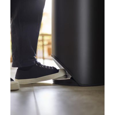 Arc 30 Liter Slimline Pedal Trash Can With Liner Pocket