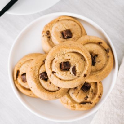 2 Quart Cookie Jar with 42 Shortbread Cookies, Chocolate Crunch