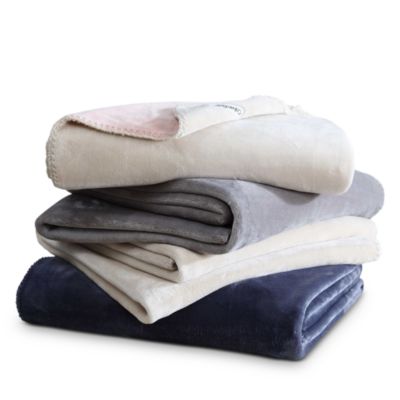 Calvin Klein - Modern Reversible Solid Throw & Bed Blanket