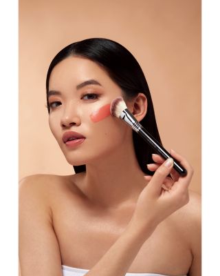 F43 Soft Angled Cheek Brush