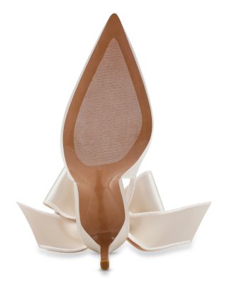 Women&#39;s Teacup Bow Pumps