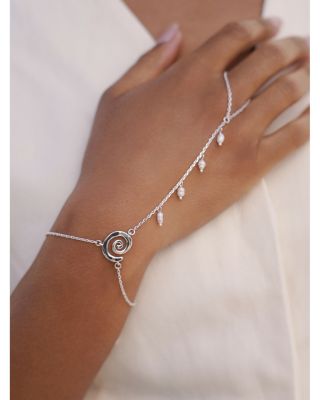 Aura Cultured Freshwater Pearl Hand Chain