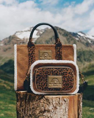 Southbank Medium Fleece Trim Leather Camera Bag