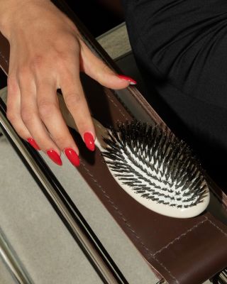 N.01 The Large Universal Shine & Care Hair Brush - Creamy White