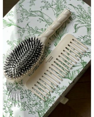 N.03 The Large Essential Softness Gentle Scalp Care Hair Brush - Creamy White