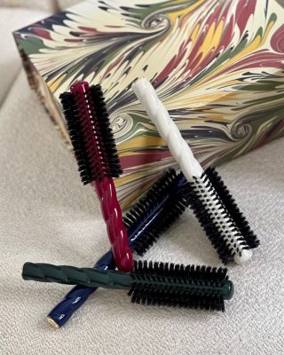 N.05 The Volume & Style Round Blow-Dry Hair Brush - Creamy White