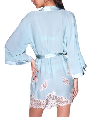 Lace Appliqu&eacute; Robe