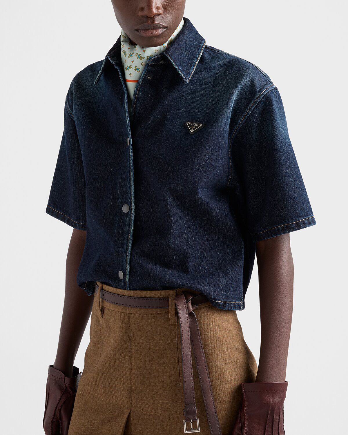 Short-Sleeved Denim Shirt thumbnail 5