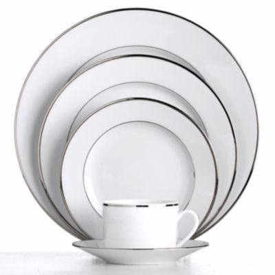 Cristal Dinnerware Collection