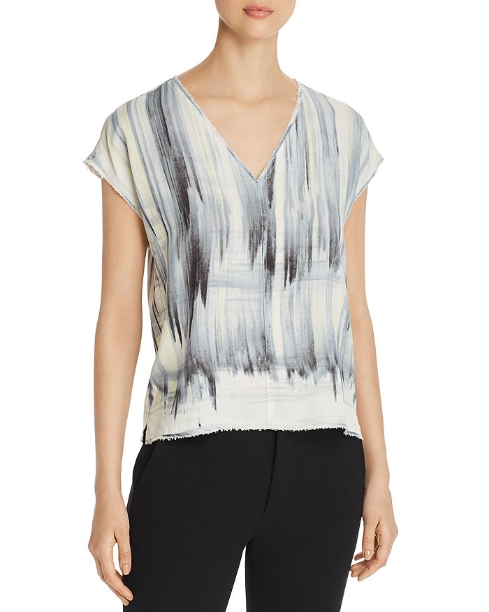 Go By Go Silk Raw-edge Printed V-neck Tee In Sandpainting