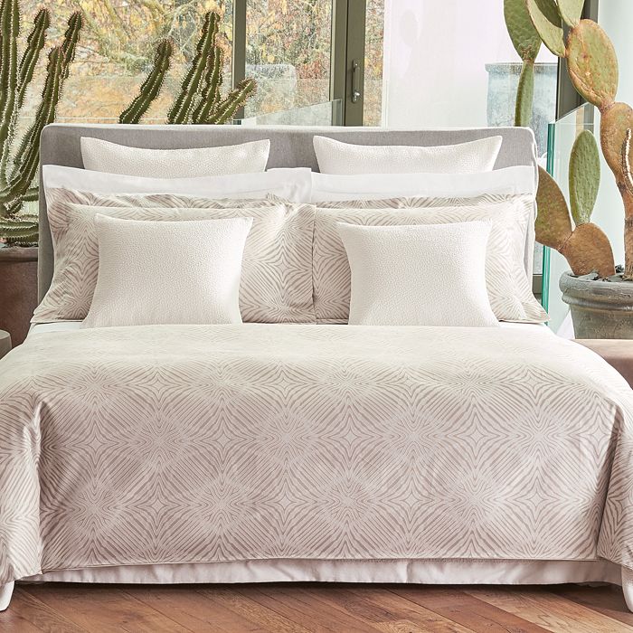 Frette Pebble Decorative Pillow, 20 X 20 - Exclusive In Milk