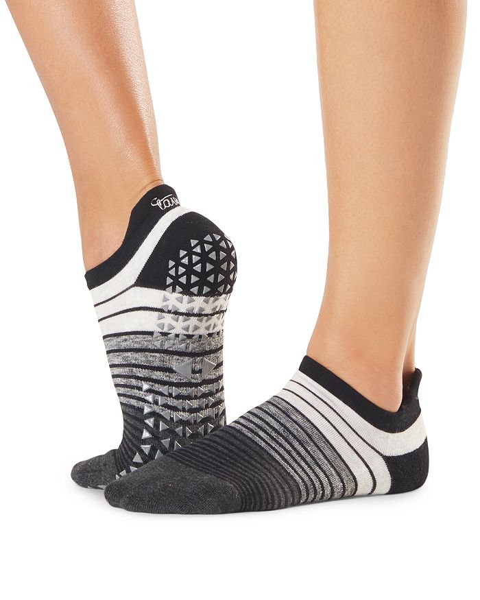 Tavi Noir Camo Grip Barre Socks In Eccentric Gray