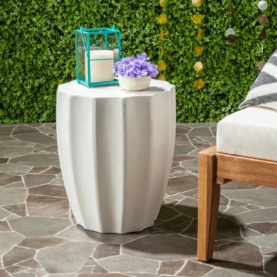 Jaslyn Indoor/Outdoor Modern Concrete Round Accent Table