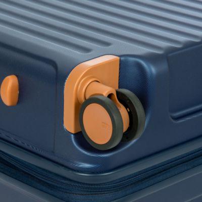 Capri 2.0 27" Expandable Spinner Suitcase