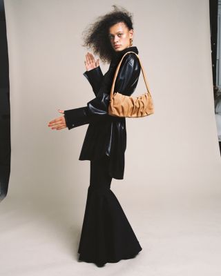 メアリー　elleme vagueバッグ Vague Bag in Taupe Leather