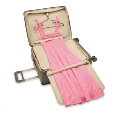 Baseline Medium Expandable Spinner Suitcase