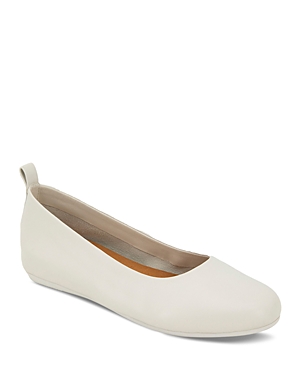 Andre Assous Nalah Ballet Flat In White