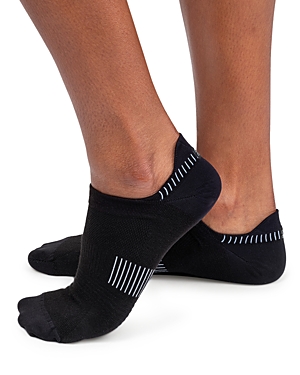 Shop On Ultralight Low Socks In Black/white
