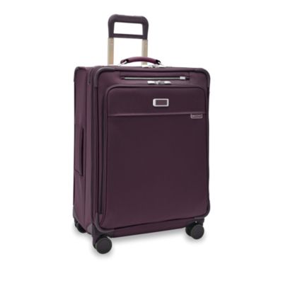 Baseline Medium Expandable Spinner Suitcase