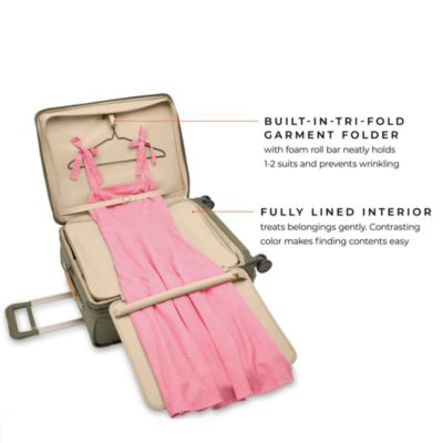 Baseline Medium Expandable Spinner Suitcase