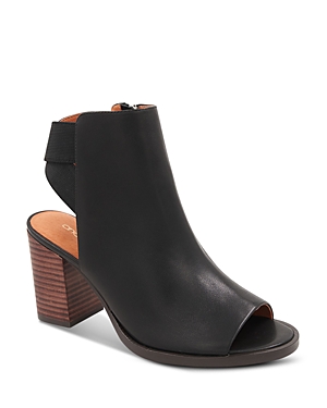 Andre Assous Zazie Block Heel Sandal In Black