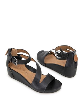 xWomen's Gwen Strappy Wedge Sandals
