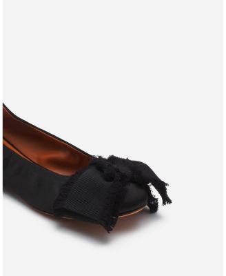 Women&#39;s Ballerina Flat with A Satin Bow