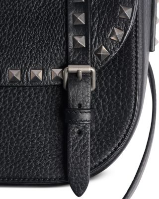 Men&#39;s Rockstud Textured Leather Messenger Bag
