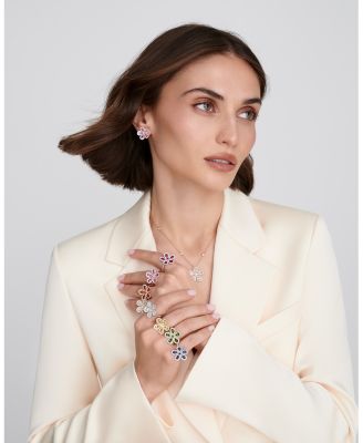 18K White Gold Classic Flower Ring with Diamonds, 2.81 tcw