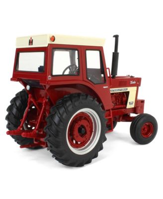  1/16 International Harvester 1066 Tractor with Cab Prestige Collection 44422 14 - Ages 11+
