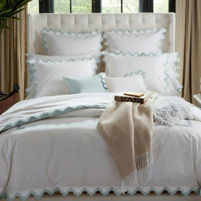 Pezzo Fringe Throw Blanket