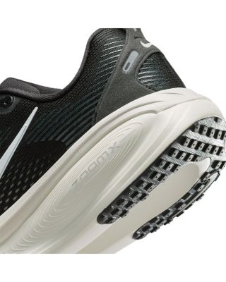 Women&#39;s Vomero 18 Sneakers