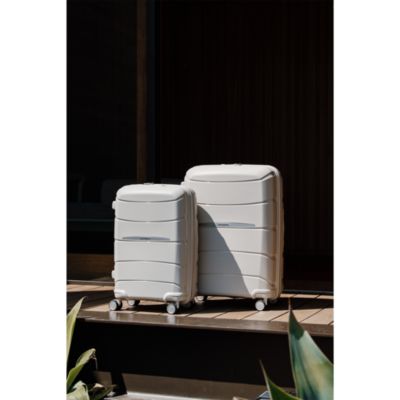 Outline Pro Medium Spinner Suitcase