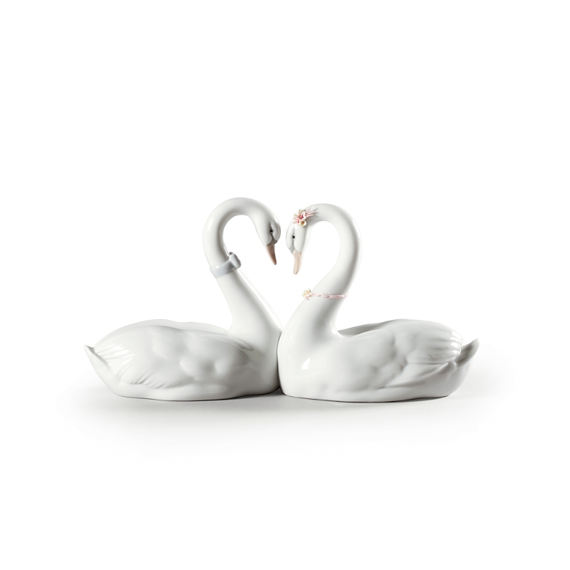 Lladrò Endless Love Swan Sculpture