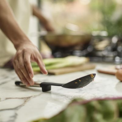 Elevate Silicone Solid Turner with Integrated Tool Rest