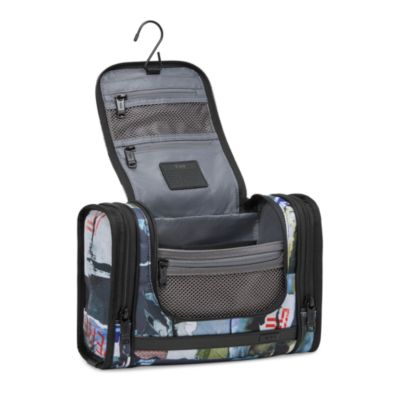 Alpha 3 Hanging Toiletry Kit