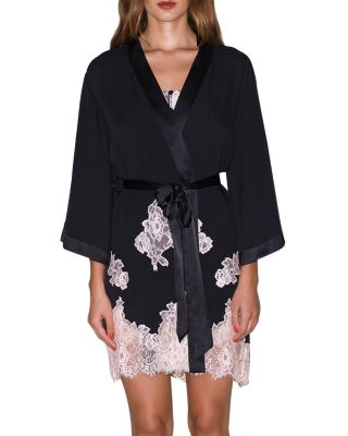 Lace Appliqu&eacute; Robe