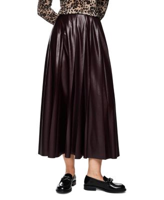 Pleated Skirt in a Shiny Look
