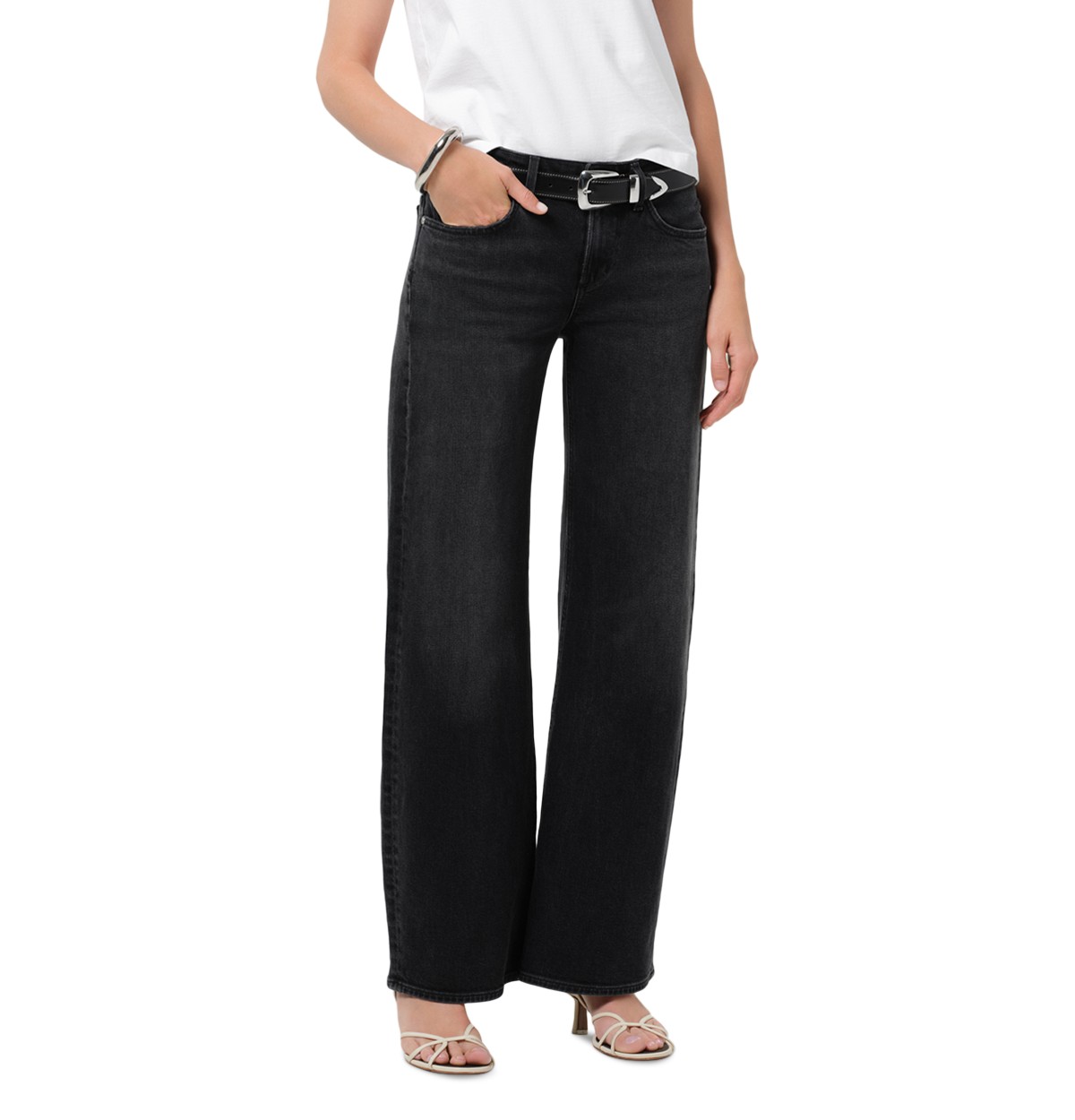 Nora Low Rise Relaxed Jeans in Cayeye