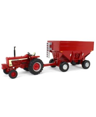1/32 IH Farmall 806 Tractor with Gravity Wagon - Ages 5-7 Years