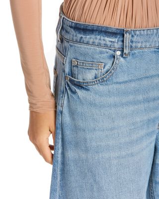 Mid Waist Relaxed Curve Jeans in Light Blue