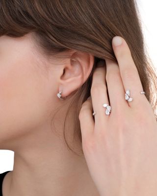 18K White Gold Serti sur Vide Diamond Pear Cuff Ring